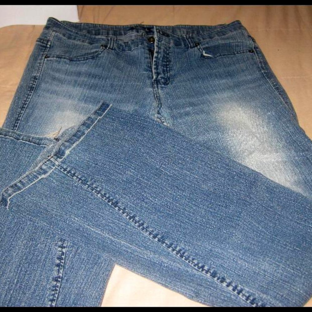 Rare Womens Classic Flared Boot Cut Mid Rise STRETCH JEANS by GEN X Sz 15